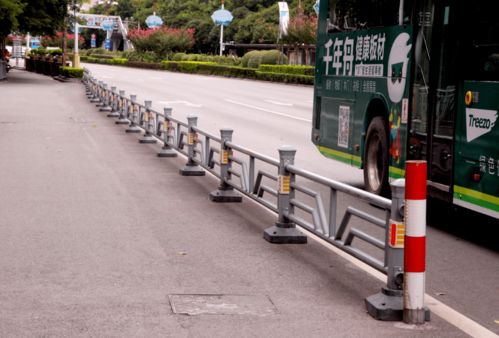 您注意到了嗎 桂林市區(qū)21個(gè)路口道路交通設(shè)施煥然一新